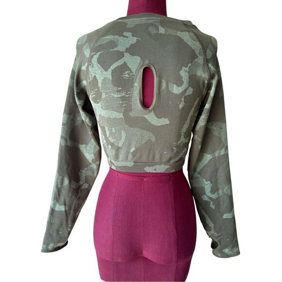 Gymshark ADAPT CAMO SEAMLESS LONG SLEEVE CROP TOP size XL Green - Picture 4 of 9